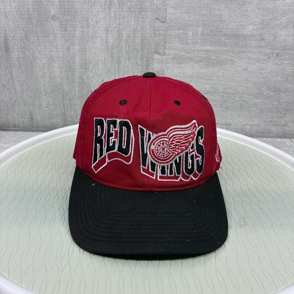 Vintage Detroit Red Wings Hat Cap Snapback Red Graffiti Logo Embroidered NHL